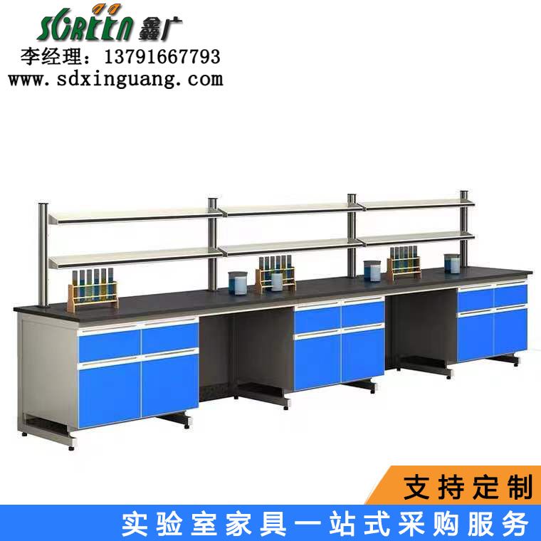 李經理 帶電話.jpg